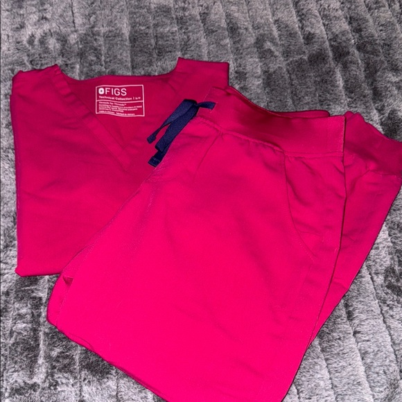 Figs Women’s Pink Scrub Set - Picture 1 of 6
